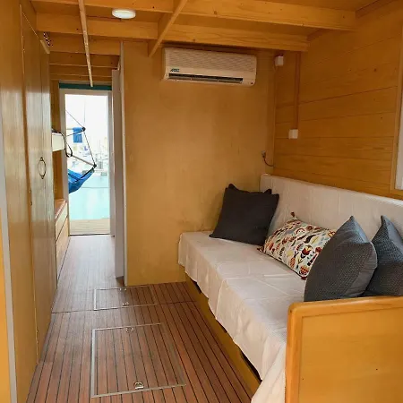 Båthotell Boat Haus - Mediterranean Experience *