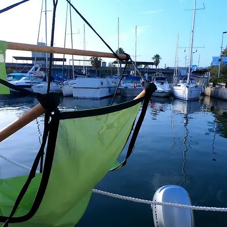 Båthotell Boat Haus - Mediterranean Experience