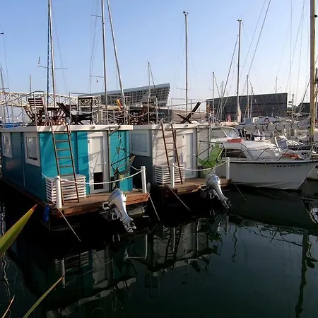 Boat Haus - Mediterranean Experience Båthotell