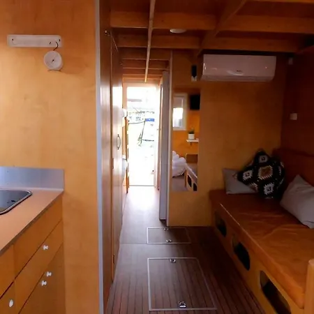 Båthotell Boat Haus - Mediterranean Experience Barcelona