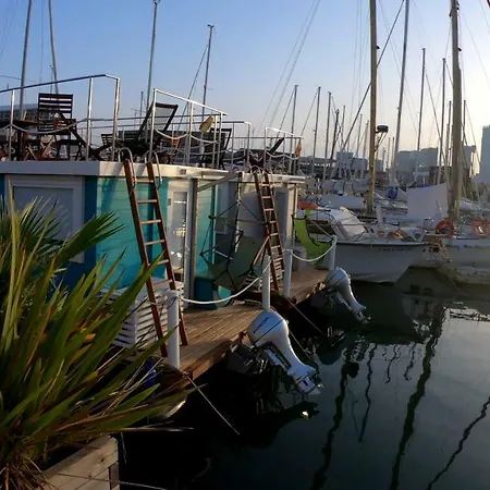 Båthotell Boat Haus - Mediterranean Experience
