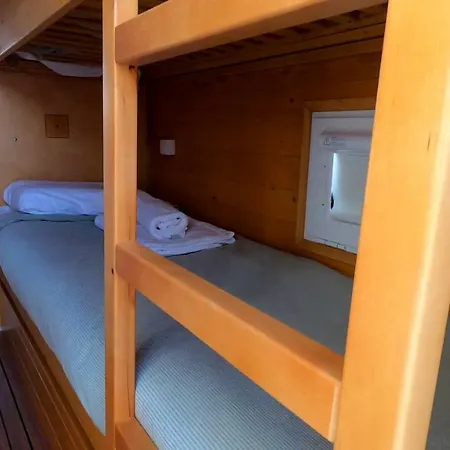 Boat Haus - Mediterranean Experience Båthotell